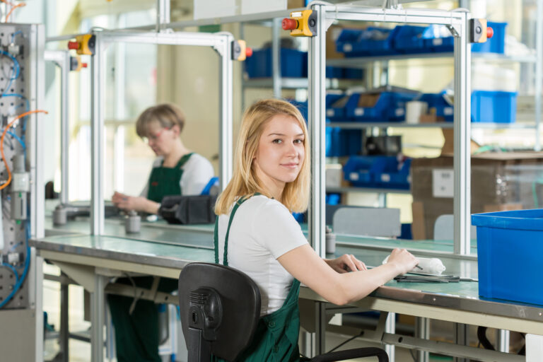 kobieta produkcja 1 1